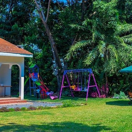 The Lit Gardens Hotel Кисуму Екстериор снимка