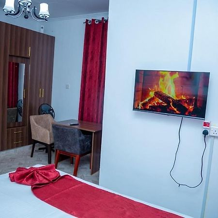 The Lit Gardens Hotel Кисуму Екстериор снимка
