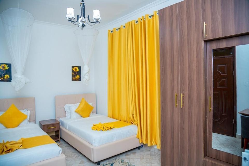 The Lit Gardens Hotel Кисуму Екстериор снимка